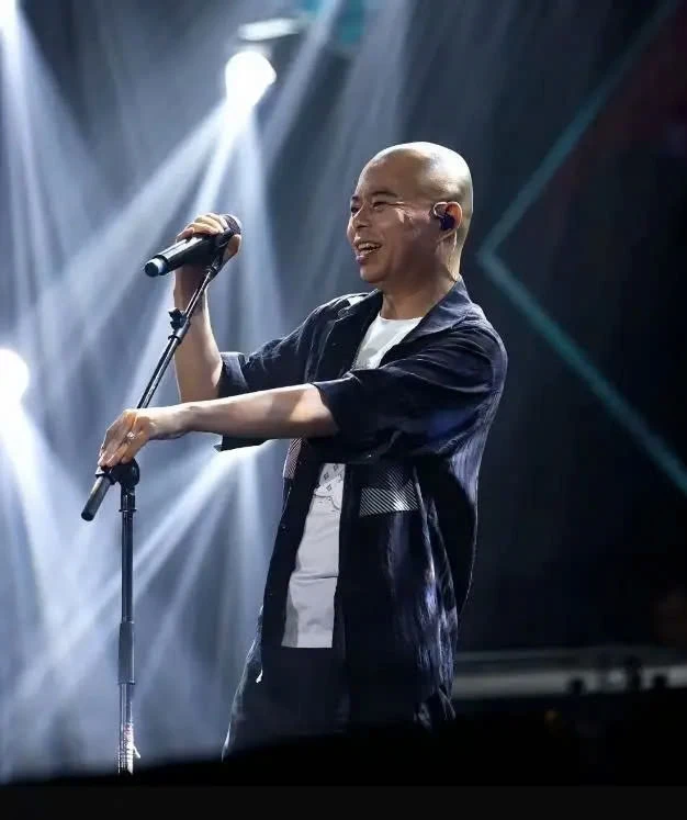 Ca sĩ Vương Diệu Đông. 