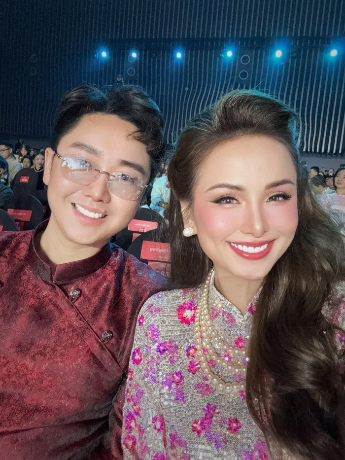 Hoa hậu Diễm Hương dẫn chồng về Việt Nam ăn Tết sau 1 năm định cư ở Canada. (Ảnh FBNV)