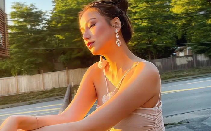 Vẻ đẹp quyến rũ của hoa hậu dẫn chồng về Việt Nam ăn Tết sau 1 năm định cư Canada Ảnh 2