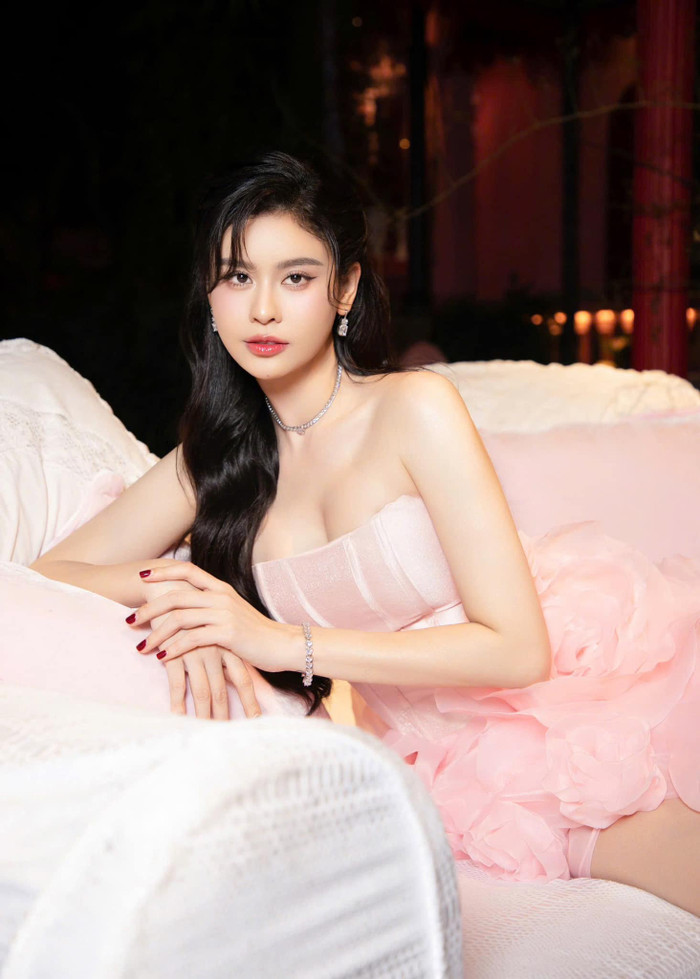 Nữ ca sĩ được nhiều người khen ngợi nhan sắc trẻ trung, quyến rũ. (Ảnh FBNV)