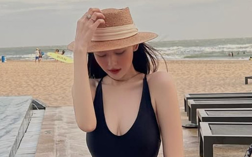 Á hậu Việt làm 'dâu hào môn' diện mốt không nội y, để lộ 'gò bồng đảo' căng tràn Ảnh 2