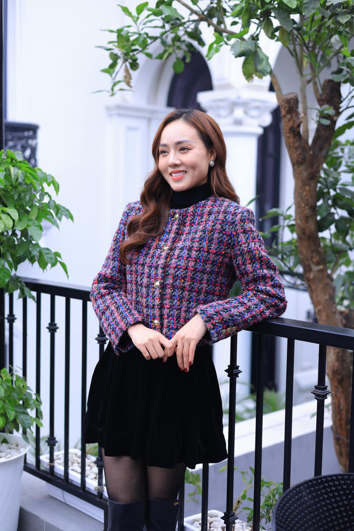 Vợ Công Lý đang làm việc trong lĩnh vực truyền thông. Ảnh: FBNV