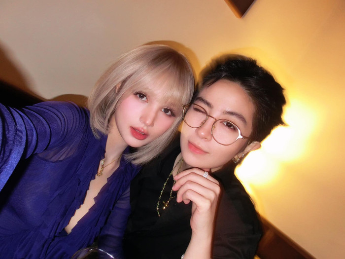 Xoài Non cắt tóc ngắn, ăn diện đầy gợi cảm khi ở bên cạnh Gil Lê. Ảnh: FBNV