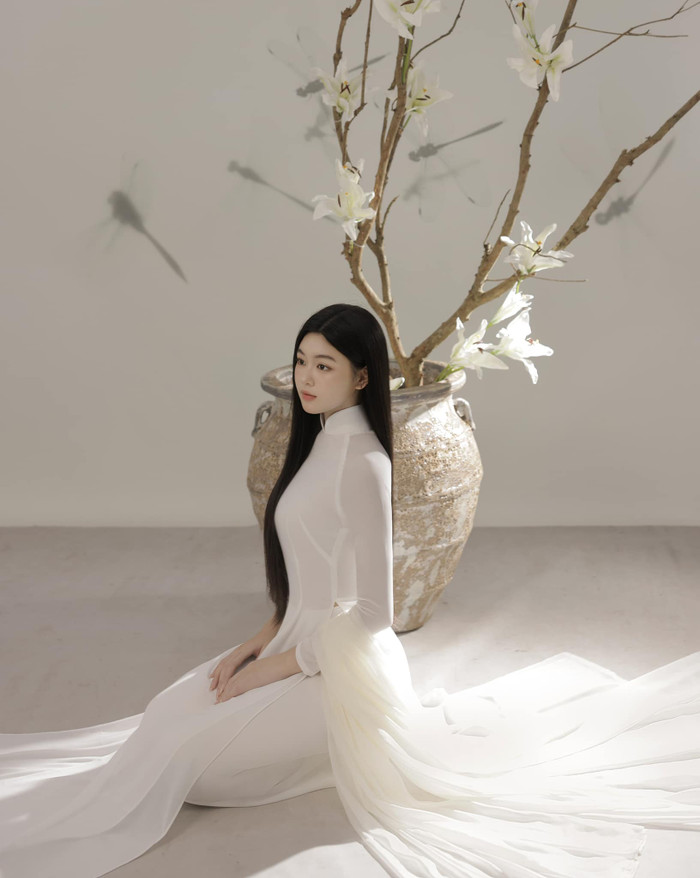 Không chỉ nhan sắc con gái Quyền Linh còn sở hữu thành tích tốt về học vấn. Ảnh FBNV