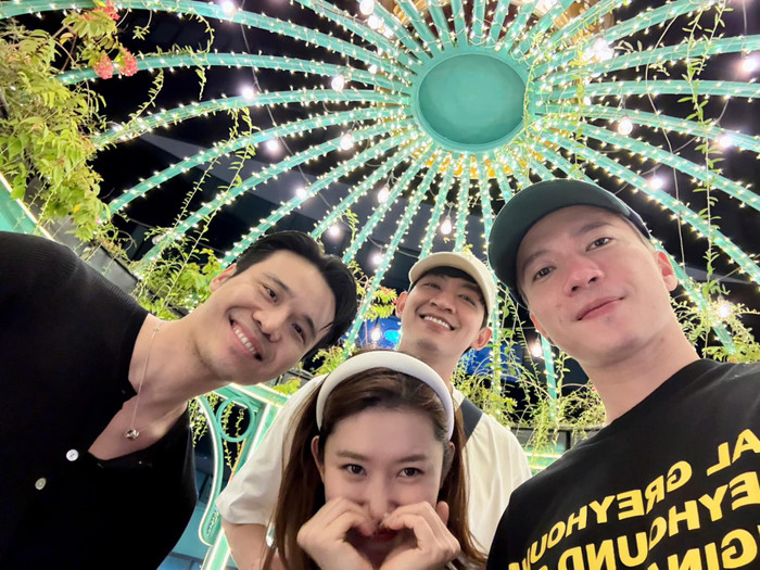 Thúy Ngân - Võ Cảnh cùng đón năm mới. (Ảnh FBNV)