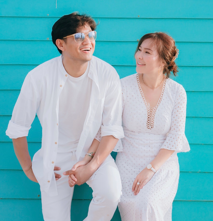 Vừa qua, Ngọc Tiền - vợ đại gia hơn 7 tuổi của Quý Bình bất ngờ đăng tải dòng trạng thái gây chú ý nhân dịp năm mới. Động thái này nhanh chóng gây chú ý và khiến công chúng đồng loạt tìm kiếm từ khoá Ngọc Tiền trên các diễn đàn mạng xã hội. (Ảnh: FBNV) 