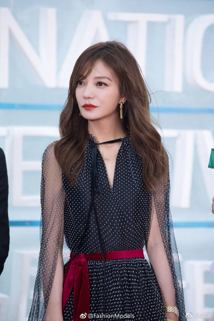 Huỳnh Hữu Long nợ nần chồng chất, Triệu Vy liền nhanh chóng tháo chạy.