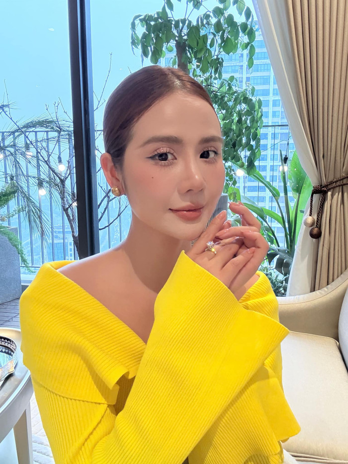 Nhan sắc xinh đẹp của Huyền Lizzie ở tuổi 35. (Ảnh FBNV)