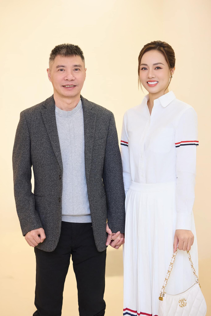 Sau 4 năm kết hôn, NSND Công Lý và Ngọc Hà hiện đang có cuộc sống hạnh phúc, bình yên bên nhau. (Ảnh: FBNV)