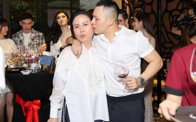 Vũ Khắc Tiệp khoe loạt ảnh thân thiết bên cạnh một nữ doanh nhân Ảnh 2