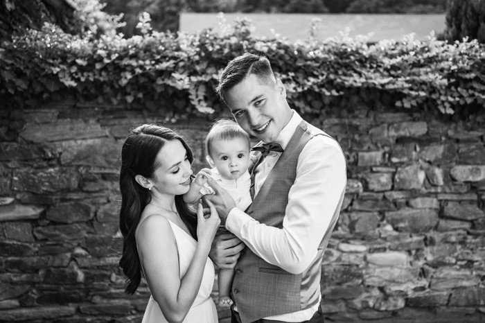 Thủ môn Nguyễn Filip - Aneta Nguyễn kết hôn hồi tháng 8/2021 sau khi con trai đầu lòng tròn 1 tuổi. Được biết, vợ Nguyễn Filip cũng là Việt kiều. Cô có mẹ là người gốc Czech Republic. Thủ môn Nguyễn Filip - Aneta Nguyễn lần đầu gặp nhau tại phòng tập gym vào thời điểm năm 2016. Cả hai cảm nắng đối phương ngay từ ánh nhìn đầu tiên và đã hẹn hò sau 2 tháng gặp mặt. (Ảnh: FBNV)