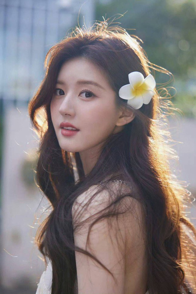 Bên cạnh việc nói về bệnh trầm cảm, Triệu Lộ Tư chia sẻ mình bị đánh đập từ lúc còn đi học đến lúc bước chân vào giới giải trí.