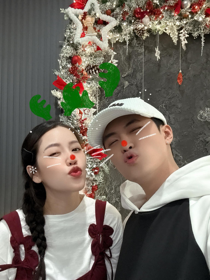 Mỗi khi phải đi quay hay đi diễn xa nhà, Gin Tuấn Kiệt nhờ người thân qua nhà chăm sóc Puka giúp vì không muốn vợ ở nhà một mình lúc mang thai. (Ảnh FBNV)