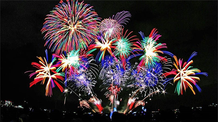 Kể cả khi màn trình diễn pháo hoa kết thúc, hậu quả chúng để lại vẫn còn.