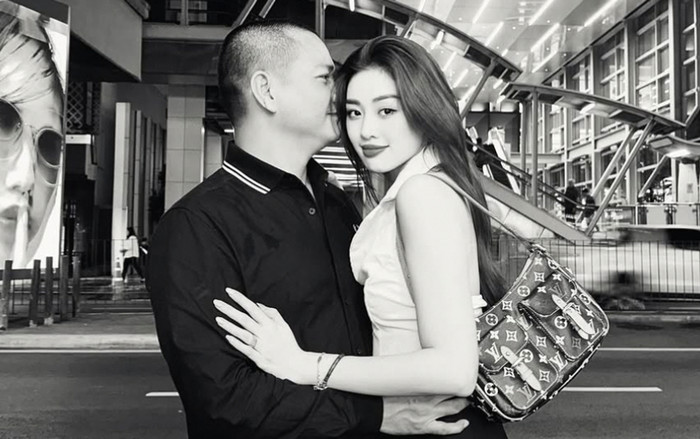 Hoa hậu Khánh Vân đeo túi hiệu nghìn đô, e ấp bên ông xã nhiếp ảnh gia ngày đầu năm mới Ảnh 2