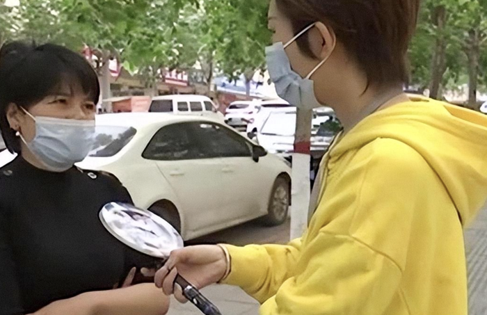 Cô Chất trả lời khi được hỏi về câu chuyện tiền tiết kiệm biến mất.