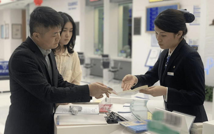 Người phụ nữ gửi ngân hàng 7 tỷ, một năm sau đi rút tiền thì tài khoản còn 0 đồng Ảnh 2