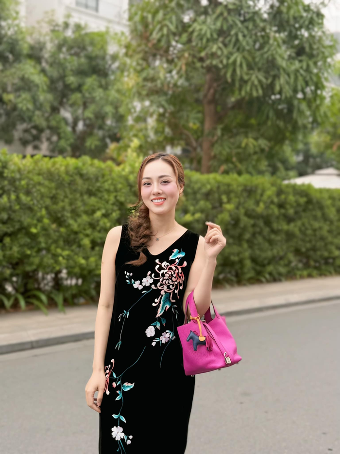 Lần khác, Hermès Picotin Bags cũng có giá khoảng 140 triệu với kích cỡ trung bình được làm từ da cao cấp của thương hiệu. 