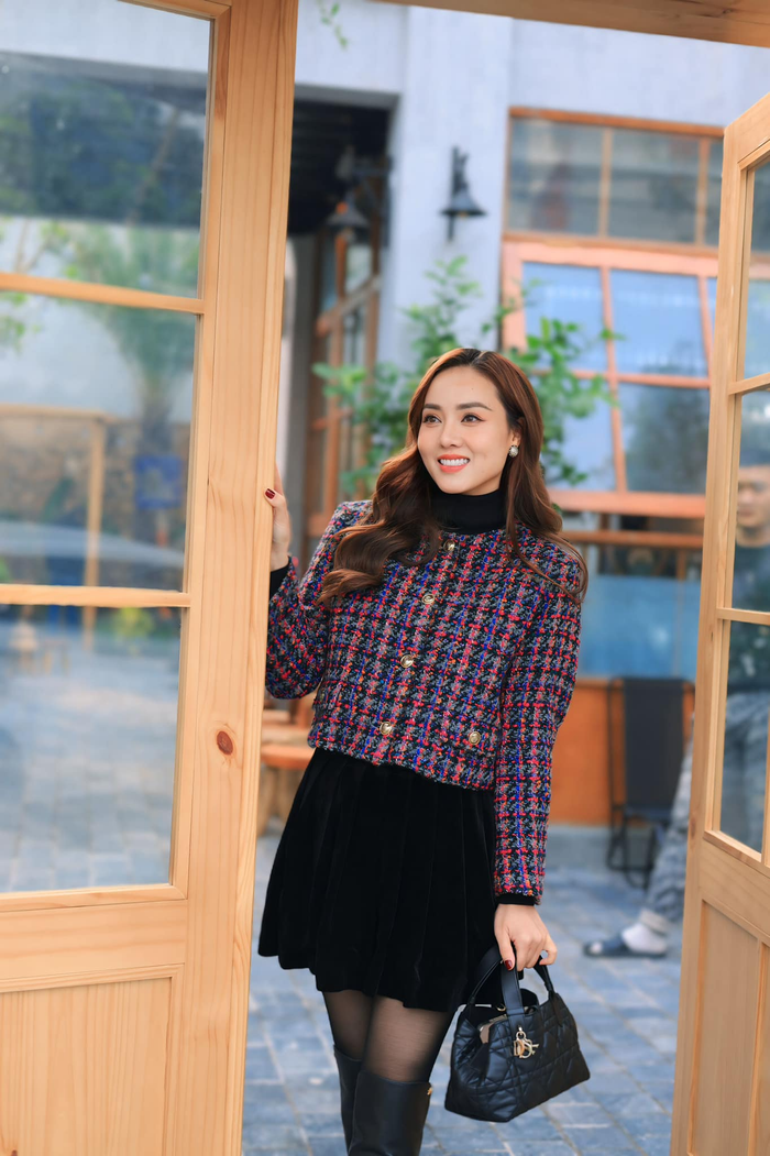 Mới đây, vợ Công Lý - người đẹp Ngọc Hà đăng tải bộ ảnh khoe nhan sắc nhân dịp đầu năm trên trang cá nhân và nhận được nhiều lời khen ngợi từ phía khán giả. 