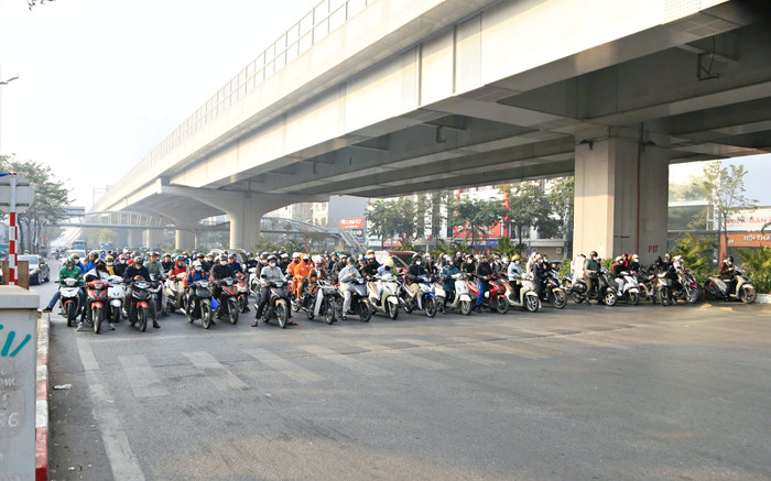 Đường phố Hà Nội những ngày đầu áp dụng mức xử phạt mới Ảnh 2