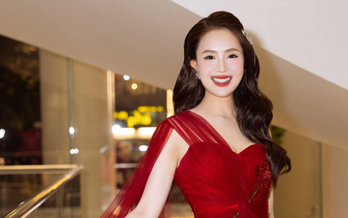Hồng Diễm trắng bật tông nhờ diện váy đỏ như công chúa Ảnh 2