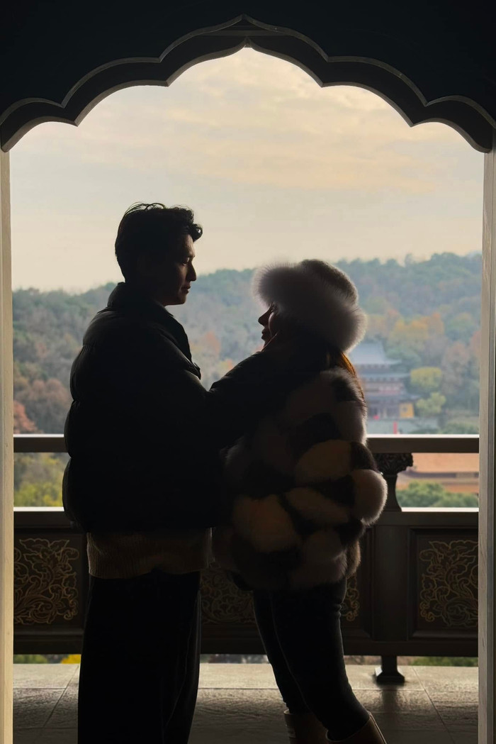 Cả hai phát cẩu lương khiến dân tình ghen tỵ, như ngầm đập tan tin đồn ly hôn. Ảnh: FBNV