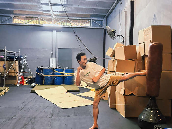 Doãn Quốc Đam chia sẻ hình ảnh vào TP.HCM tập luyện cho dự án mới.