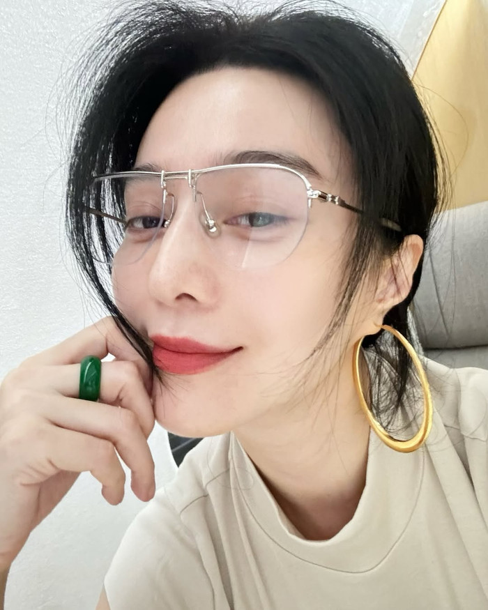 Phạm Băng Băng có thói quen không trang điểm và thoải mái khoe mặt mộc ở trên mạng xã hội. Ảnh: Instagram bingbing_fan