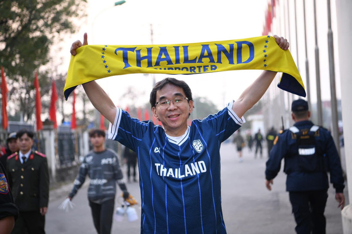 CĐV Thái Lan cũng đang tiến về sân Việt Trì. Ảnh: FAT