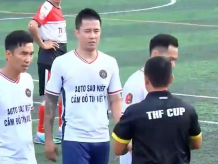 Đối tượng đã tham gia tác động trọng tài vì cho rằng mình không đáng nhận thẻ đỏ. 
