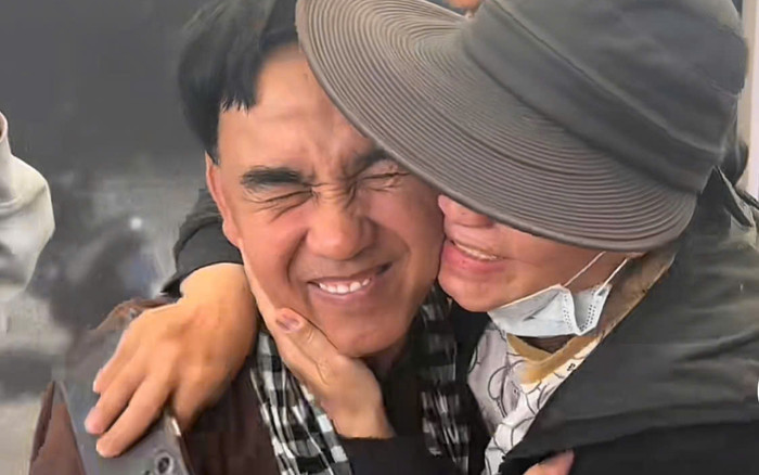 Phản ứng của Quyền Linh khi gặp fan 'cuồng' Ảnh 2