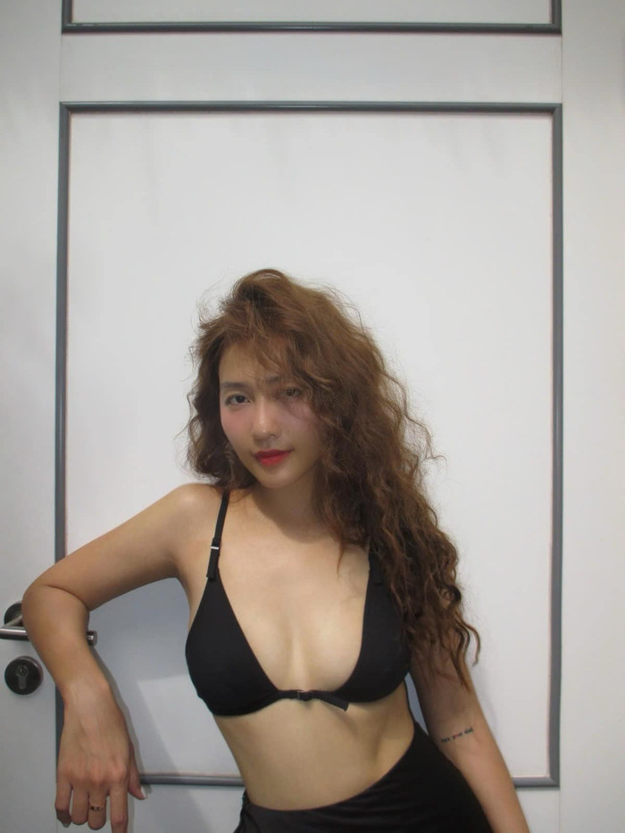 Khả Ngân ăn vận ngày càng táo bạo. Ảnh: FBNV