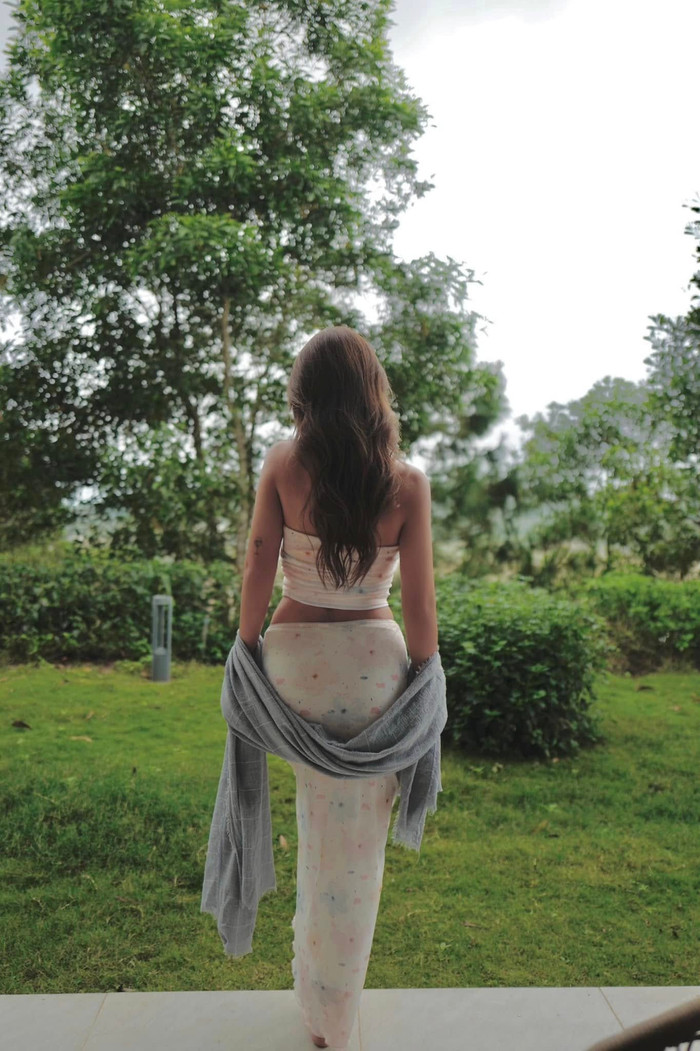 Thắt đáy lưng ong của Khả Ngân khiến khán giả không thể rời mắt. Ảnh: FBNV