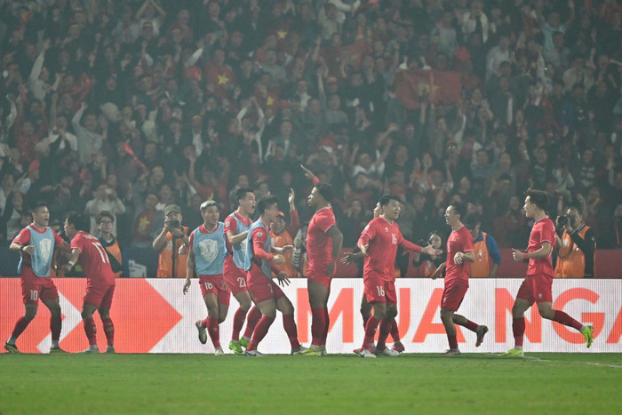 Nguyễn Xuân Son đã lập một loạt kỷ lục ở AFF Cup sau khi ghi 2 bàn vào lưới Thái Lan. Ảnh: FAT