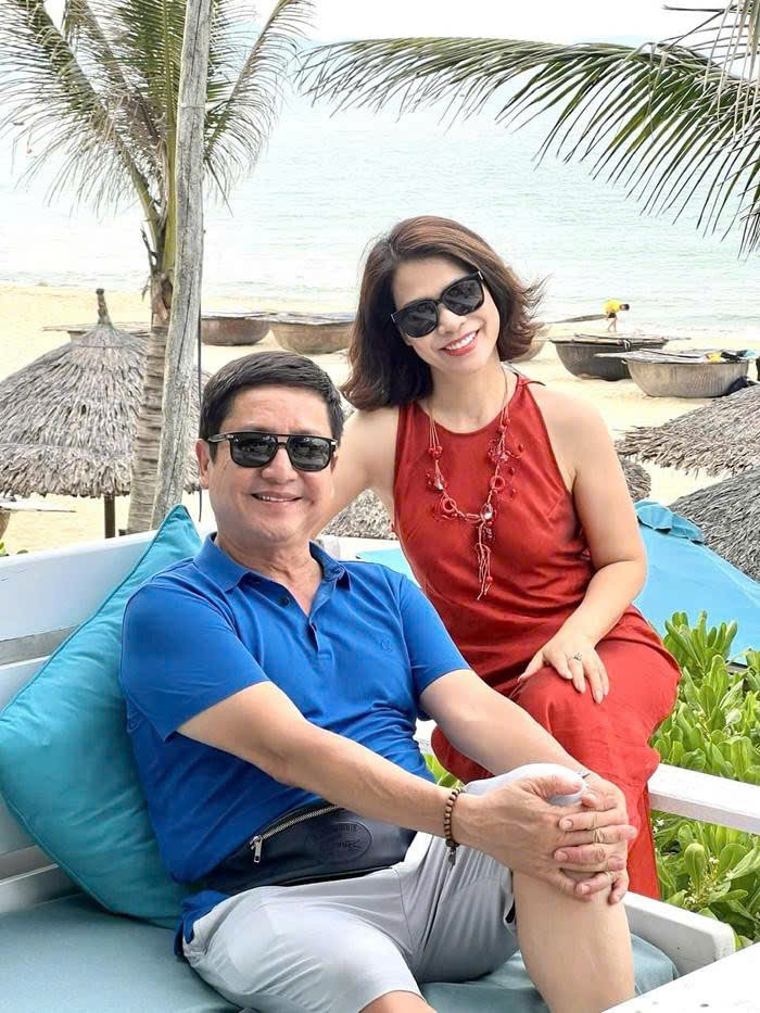 NSƯT Chí Trung hiện đang có cuộc sống hạnh phúc bên bạn gái kém 18 tuổi là doanh nhân - Á hậu Ý Lan.