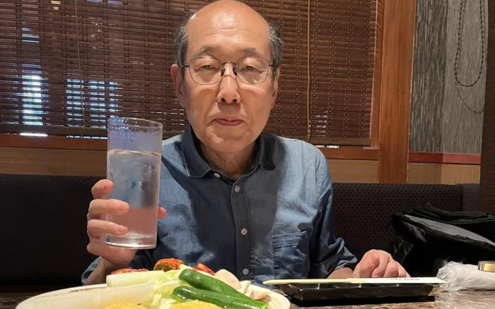 Triệu phú 75 tuổi hàng ngày đi xe đạp, sử dụng phiếu giảm giá để tiết kiệm tiền Ảnh 2