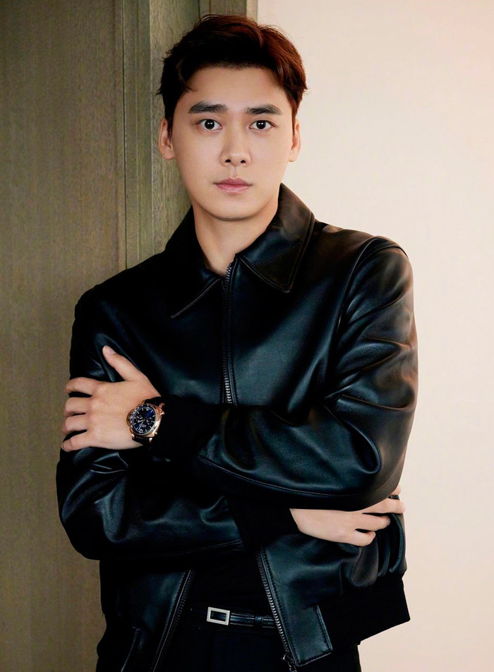 Nam diễn viên Lý Dịch Phong thông báo tái xuất sau 3 năm bị bắt vì mua dâm.