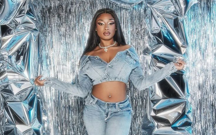 Megan Thee Stallion tiết lộ bí quyết tìm quần jeans cho thân hình cao gầy Ảnh 2