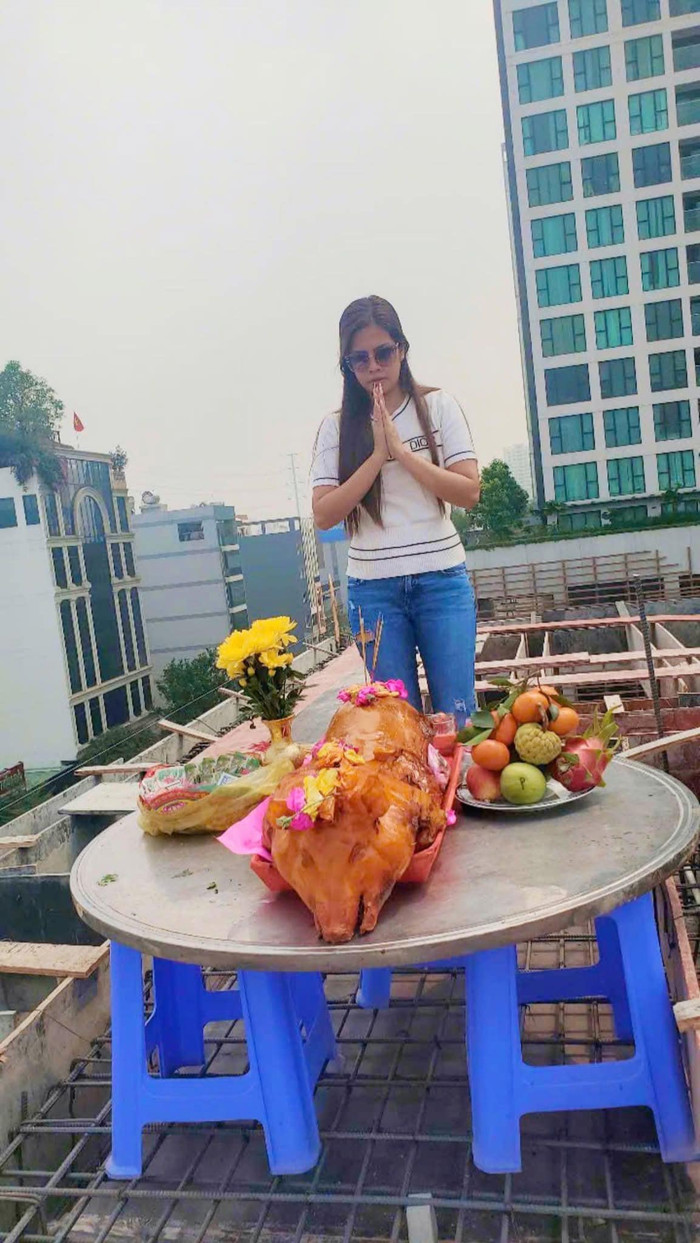 Vợ Quách Thành Danh là người phụ nữ tháo vát, đảm đang. Ảnh: FBNV