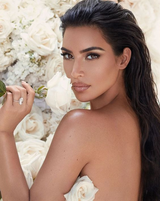 Kim Kardashian hé lộ đang bắt đầu một mối quan hệ mới.