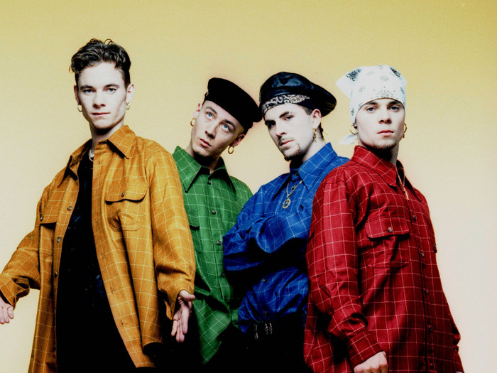 Nam ca sĩ nổi tiếng một thời nay kiếm sống bằng nghề lợp mái nhà ở tuổi xế chiều Ảnh 5