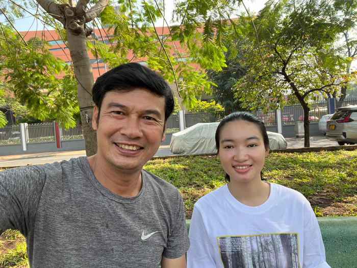 Trên trang cá nhân, Tiết Cương thường chia sẻ hình ảnh đời thường bên cạnh vợ tên Ngọc Thưởng. (Ảnh: FBNV)