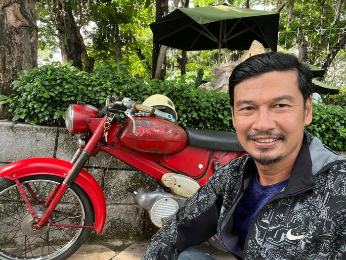 Tiết Cương còn có niềm đam mê với xe cổ suốt nhiều năm qua. (Ảnh: FBNV)