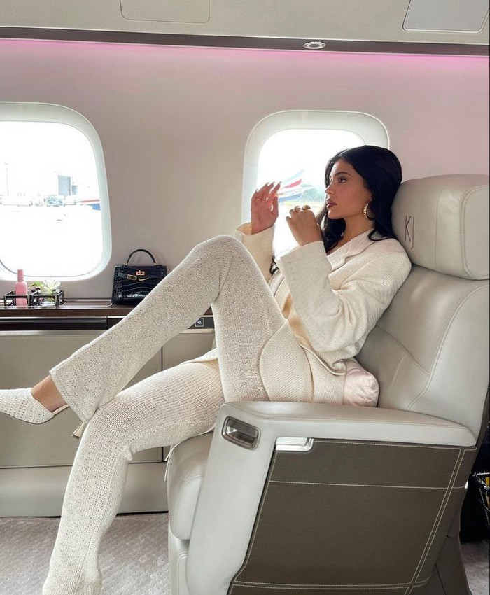 Đây không phải lần đầu Kylie Jenner bị chỉ trích vì sử dụng máy bay riêng quá mức. 