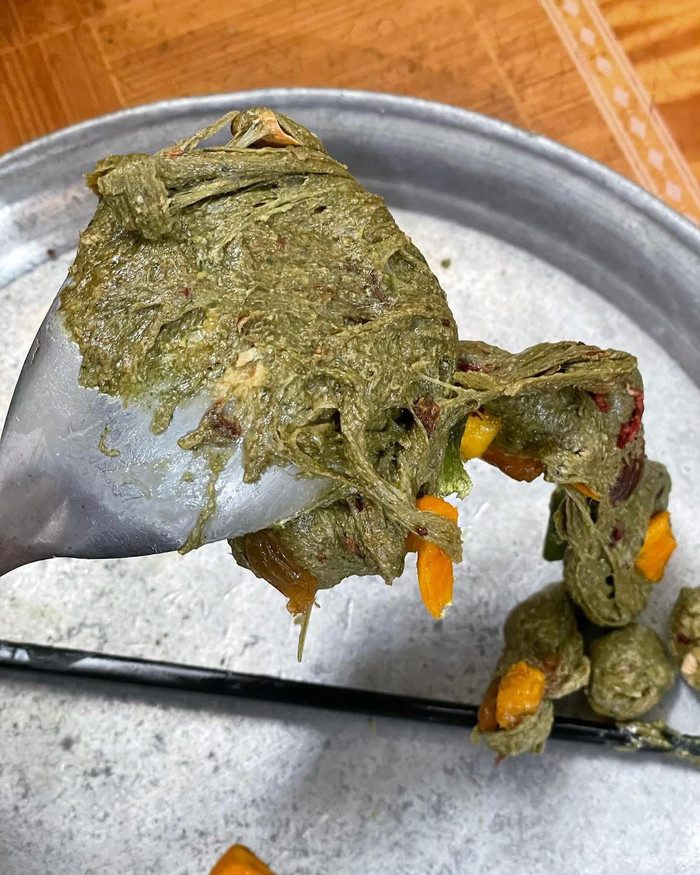 Thành phẩm kẹo nougat mà cô gái trổ tài thực hiện trông không được đẹp mắt cho lắm. Ảnh: Ngọc Huỳnh Hân