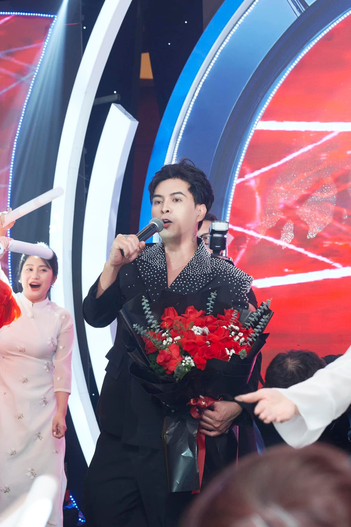 Hát ca khúc bị 'ngâm giấm' suốt nhiều năm, Hồ Quang Hiếu có xuống phong độ? Ảnh 2