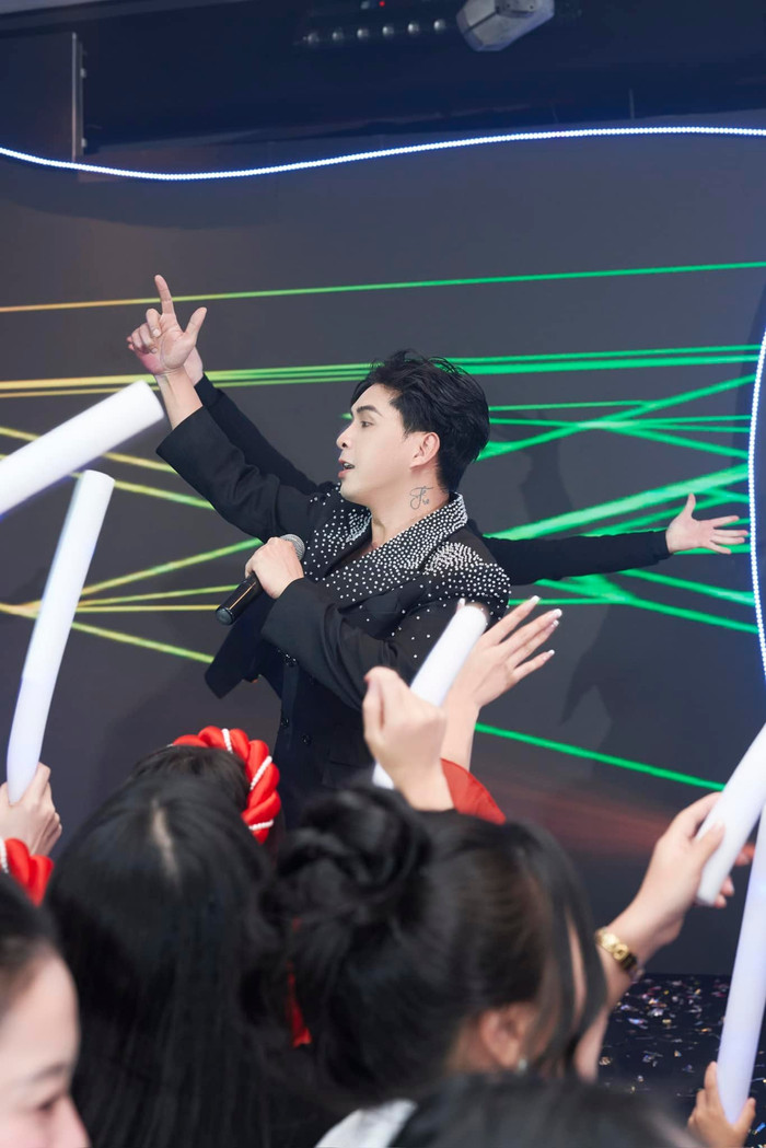 Hát ca khúc bị 'ngâm giấm' suốt nhiều năm, Hồ Quang Hiếu có xuống phong độ? Ảnh 1