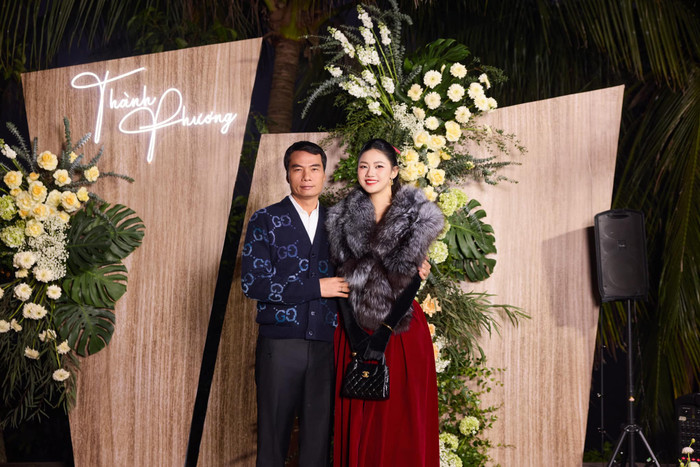 Á hậu Thanh Tú và chồng là doanh nhân lớn hơn cô 16 tuổi. (Ảnh FBNV)