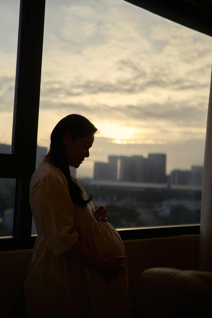 Nhật Kim Anh trầm ngâm, mang nhiều tâm tư trước khi chuẩn bị sinh con. Ảnh: FBNV