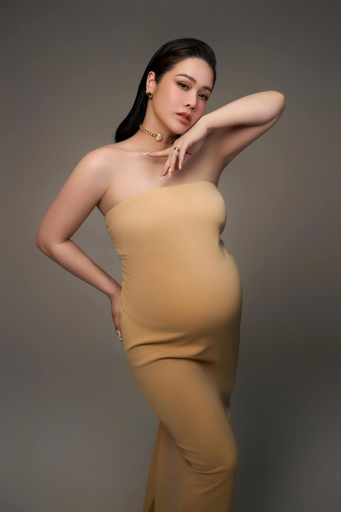 Nhật Kim Anh đã thực hiện nhiều bộ ảnh trong thời gian mang thai lần hai. Ảnh: FBNV